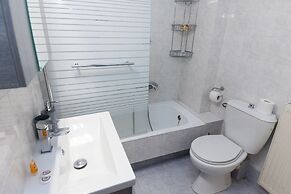 Home Away from Home 2 Bd Apt in Zografou