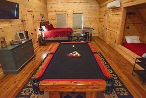Summer Moon Lodge 2 Bedroom Cabin by RedAwning