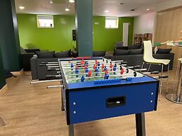 JOIVY Affordable 3,4,5 and 12 bed private flats next to Royal Mile - A