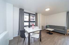 JOIVY Affordable 3,4,5 and 12 bed private flats next to Royal Mile - A