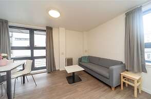 JOIVY Affordable 3,4,5 and 12 bed private flats next to Royal Mile - A