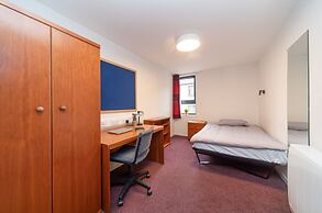 JOIVY Affordable 3,4,5 and 12 bed private flats next to Royal Mile - A