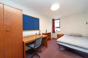 JOIVY Affordable 3,4,5 and 12 bed private flats next to Royal Mile - A