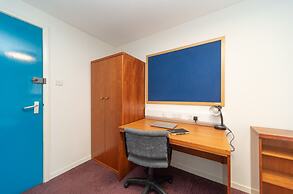 JOIVY Affordable 3,4,5 and 12 bed private flats next to Royal Mile - A