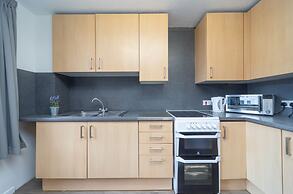 JOIVY Affordable 3,4,5 and 12 bed private flats next to Royal Mile - A