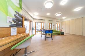 JOIVY Affordable 3,4,5 and 12 bed private flats next to Royal Mile - A