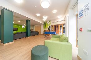 JOIVY Affordable 3,4,5 and 12 bed private flats next to Royal Mile - A