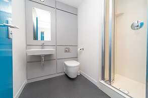 JOIVY Affordable 3,4,5 and 12 bed private flats next to Royal Mile - A