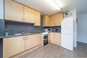 JOIVY Affordable 3,4,5 and 12 bed private flats next to Royal Mile - A