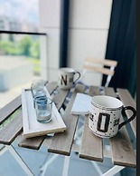 Cosy 1 bedroom in City Center w Terrace