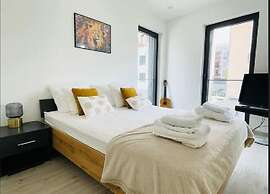 Cosy 1 bedroom in City Center w Terrace