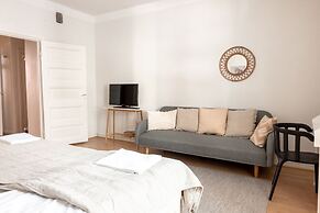 2ndhomes Spacious Studio in the Center