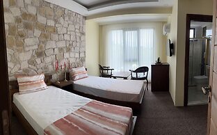 QUEEN CİTY HOTEL AND BUNGALOV