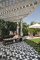 The Xon Hotel