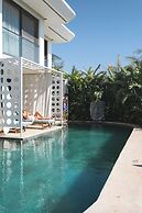The Xon Hotel