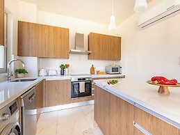 Sanders Mythical Blue - Chic 4 bdr Villa With Pool