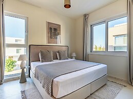 Sanders Mythical Blue - Chic 4 bdr Villa With Pool