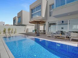 Sanders Mythical Blue - Nice 4 bdr Villa With Pool