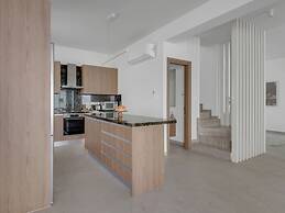 Sanders Mythical Blue - Nice 4 bdr Villa With Pool