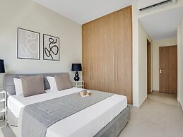 Sanders Mythical Blue - Bright 4 bdr Villa With Pool