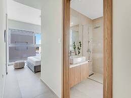 Sanders Mythical Blue - Bright 4 bdr Villa With Pool