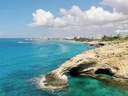 Sanders Mythical Blue - Bright 4 bdr Villa With Pool