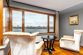 Duplex Flat w Panoramic Bosphorus View and Terrace