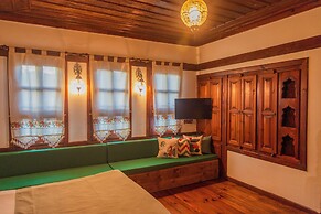 Saffronia 1900 Boutique Hotel