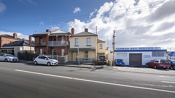 4 Bedroom House - Hobart CBD - Parking