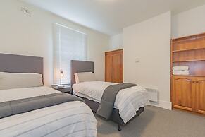 4 Bedroom House - Hobart CBD - Parking