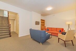 4 Bedroom House - Hobart CBD - Parking