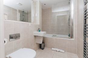 Henley Town Centre With Parking - From 110 Per Night