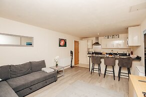 Henley Town Centre With Parking - From 110 Per Night