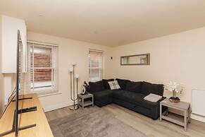 Henley Town Centre With Parking - From 110 Per Night