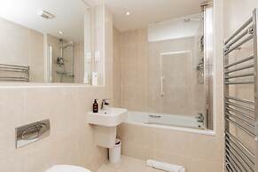 Henley Town Centre With Parking - From 110 Per Night