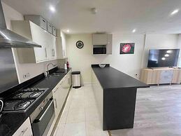 Henley Town Centre With Parking - From 110 Per Night