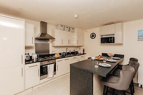 Henley Town Centre With Parking - From 110 Per Night