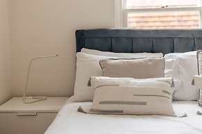 Henley Town Centre With Parking - From 110 Per Night