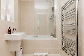 Henley Town Centre With Parking - From 110 Per Night