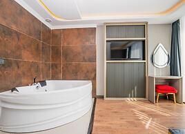 216 Ruby Suite