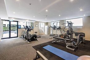 Beautiful 2BR APT With Balcony, Pool and Gym