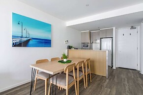 Beautiful 2BR APT With Balcony, Pool and Gym