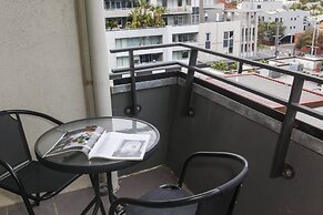 Beautiful 2BR APT With Balcony, Pool and Gym