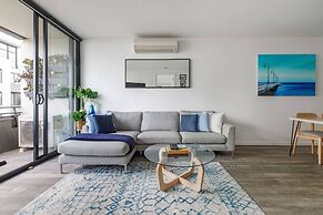 Beautiful 2BR APT With Balcony, Pool and Gym