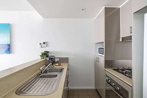 Beautiful 2BR APT With Balcony, Pool and Gym