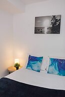 Beautiful 2BR APT With Balcony, Pool and Gym