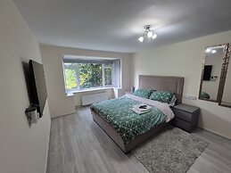 Lovely & Beautiful 2 Bed-apartment in Borehamwood