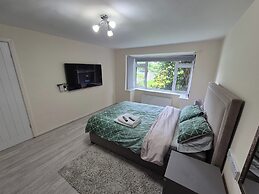 Lovely & Beautiful 2 Bed-apartment in Borehamwood