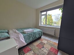 Lovely & Beautiful 2 Bed-apartment in Borehamwood