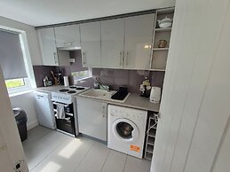 Lovely & Beautiful 2 Bed-apartment in Borehamwood